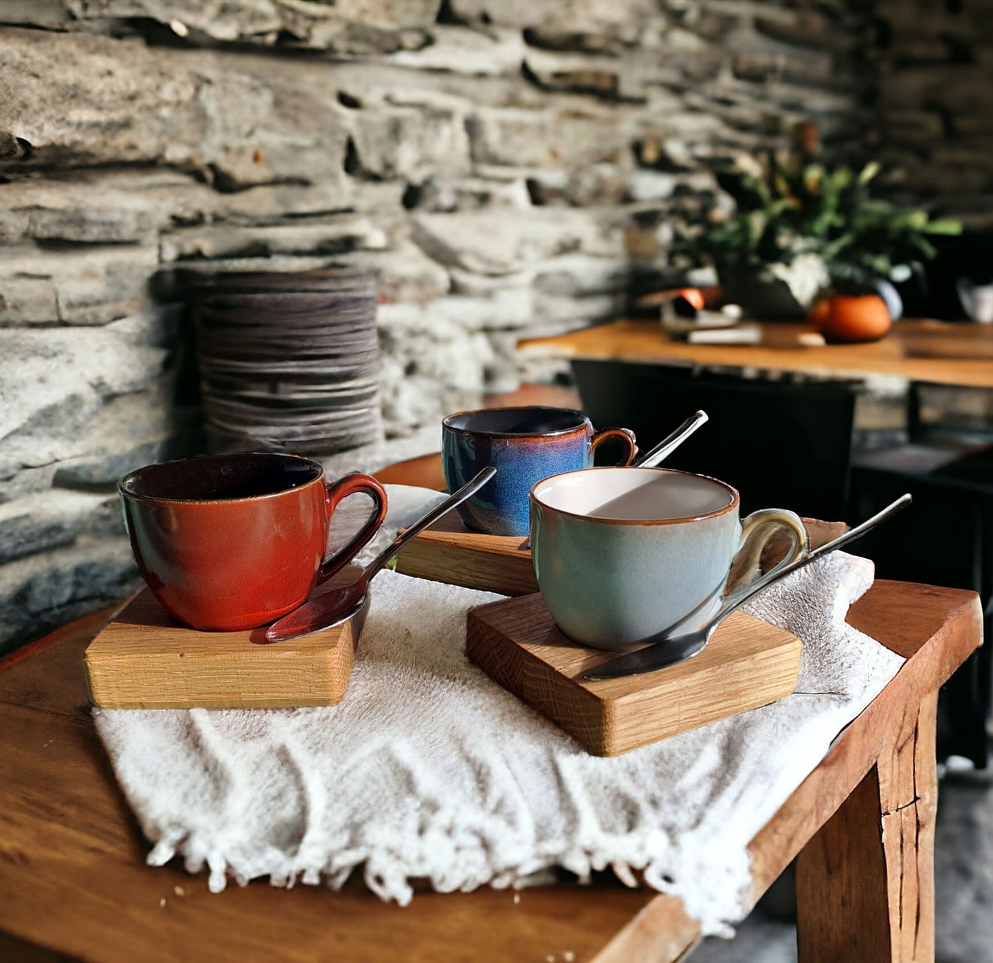 Espressotasse mit schwebendem Löffel