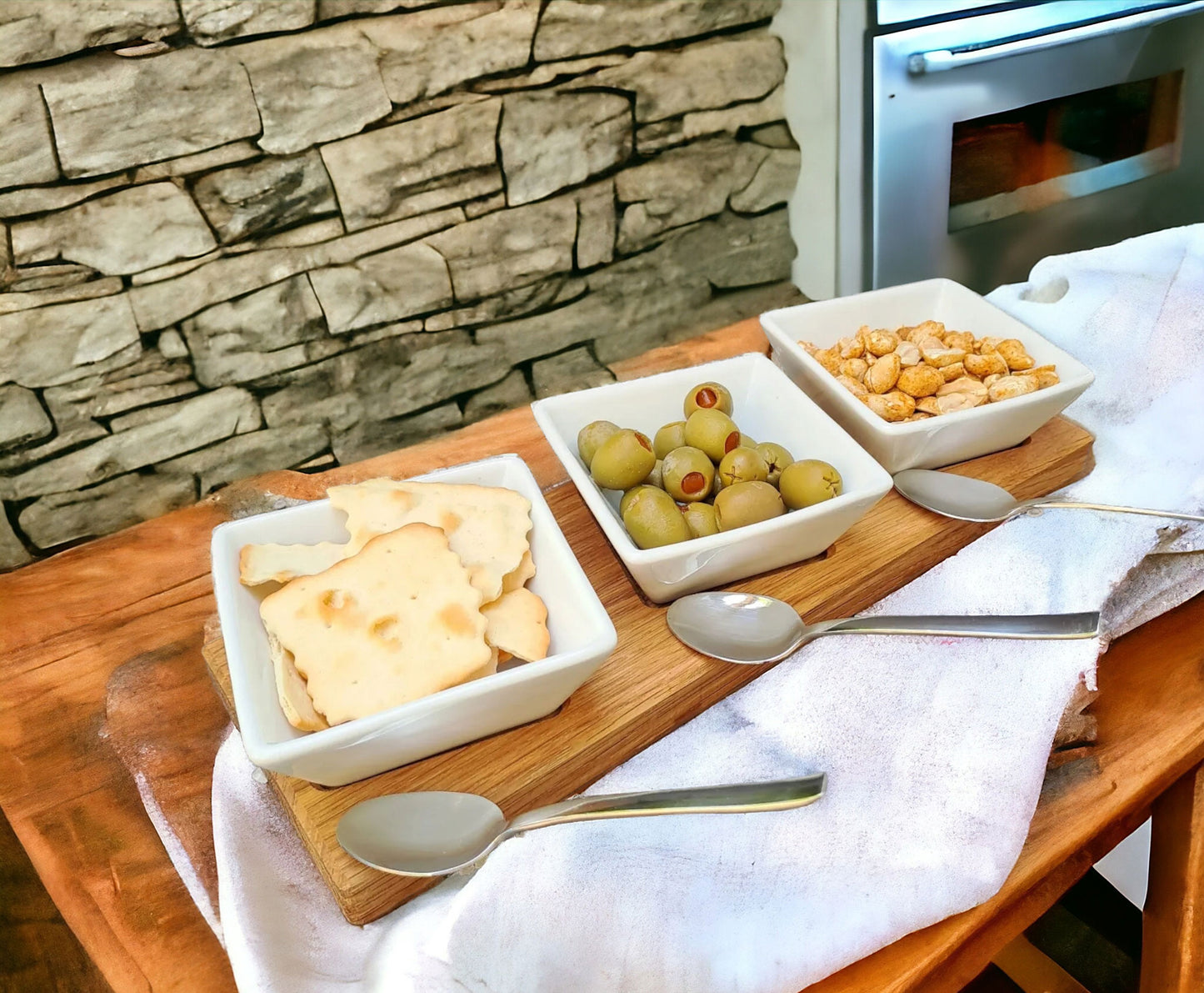 3er Keramikschalen-Set mit "schwebendem" Holzbrett