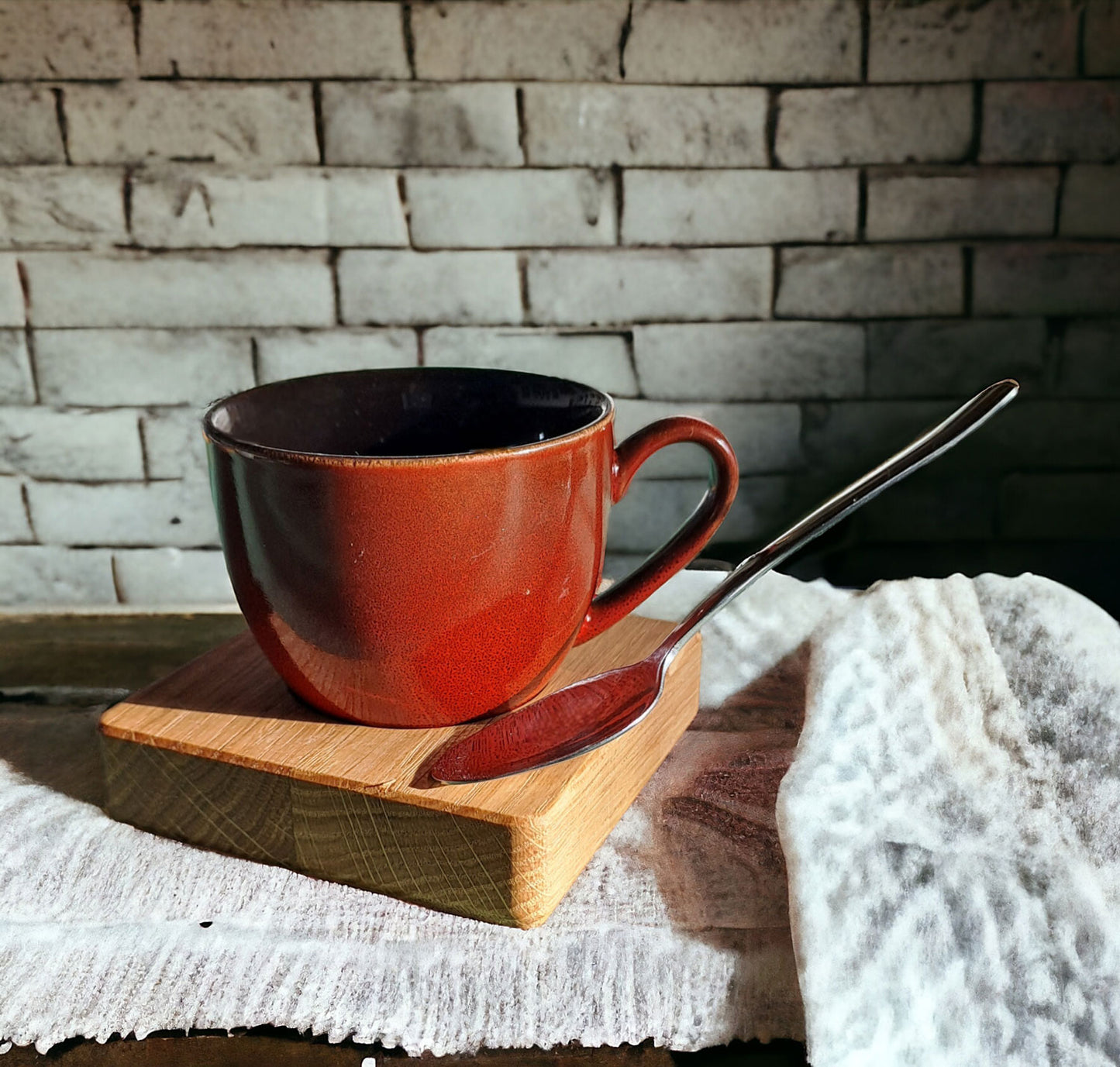 Espressotasse mit schwebendem Löffel