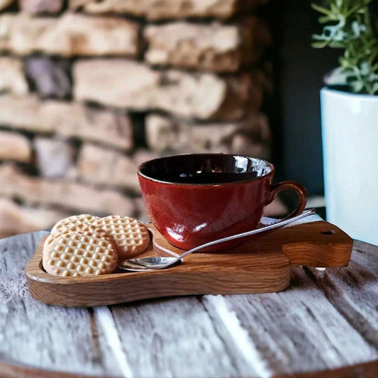 Cappuccino-Tasse mit Holzuntersetzer & schwebendem Löffel